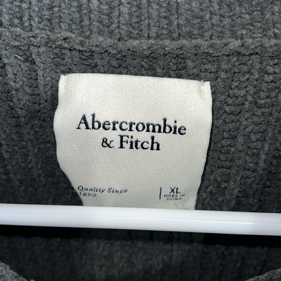 Abercrombie and Fitch Women’s Dark Gray Sweater - Picture 5 of 6